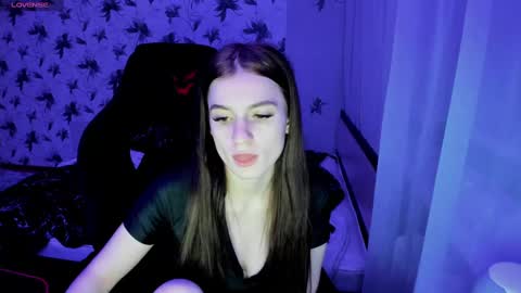 Stacey GMT5 Mo Tu We Th Fr Sa 3am -10am online show from December 26, 11:21 am