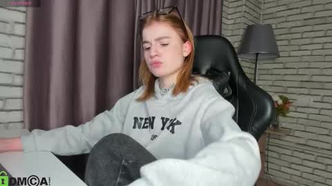 Stacey GMT5 Mo Tu We Th Fr Sa 3am -10am online show from February 12, 1:20 am