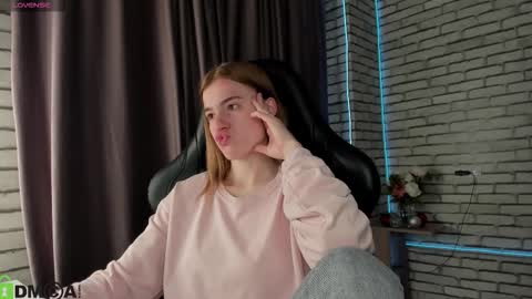 Stacey GMT5 Mo Tu We Th Fr Sa 3am -10am online show from January 12, 11:34 pm