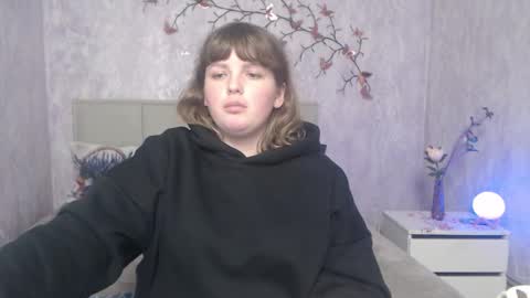 Stacey online show from February 25, 6:33 pm