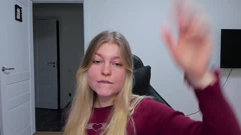 Snapshot of stacy_miraclee chatting on December 26, 10:05 am Stacy  online show from December 26, 10:05 am