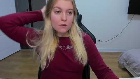 Snapshot of stacy_miraclee chatting on January 12, 11:28 am Stacy  online show from January 12, 11:28 am
