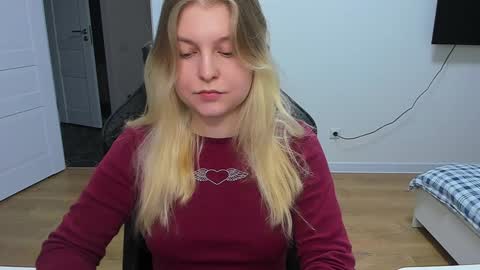 Snapshot of stacy_miraclee chatting on December 1, 6:54 pm Stacy  online show from December 1, 6:54 pm