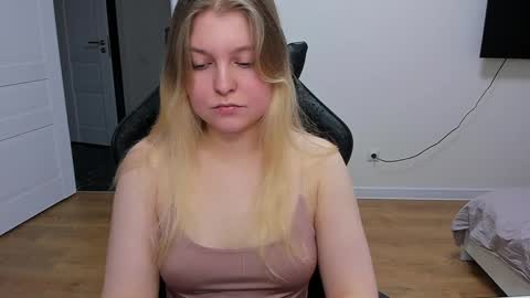 Snapshot of stacy_miraclee chatting on January 16, 9:27 am Stacy  online show from January 16, 9:27 am