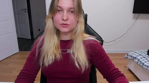 Snapshot of stacy_miraclee chatting on December 2, 7:22 pm Stacy  online show from December 2, 7:22 pm