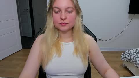 Snapshot of stacy_miraclee chatting on December 15, 6:37 pm Stacy  online show from December 15, 6:37 pm