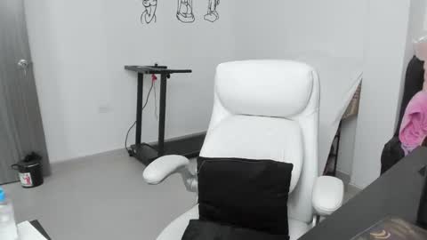 Zulma Yisset online show from February 11, 2:37 am