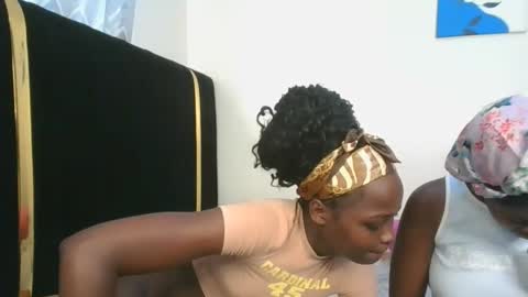 lia online show from December 1, 5:49 am