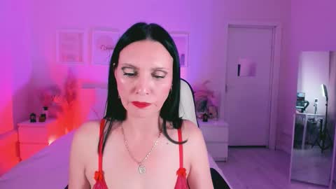 Snapshot of steaflers_mom chatting on October 22, 9:23 am Avanessa May  Follow mommy online show from October 22, 9:23 am