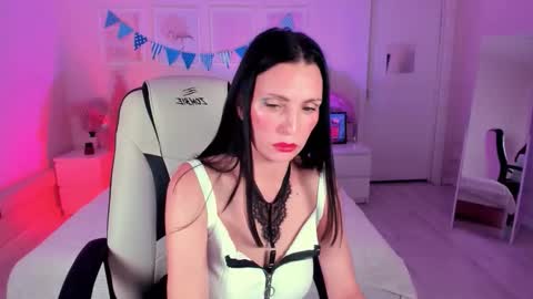 Snapshot of steaflers_mom chatting on October 5, 8:12 am Avanessa May  Follow mommy online show from October 5, 8:12 am