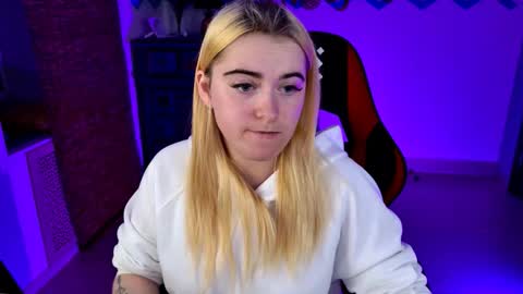 stef_nicks online show from September 13, 9:23 am