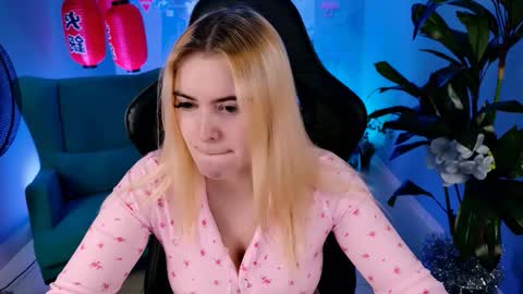 stef_nicks online show from January 10, 9:04 am