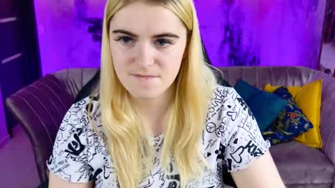 stef_nicks online show from October 22, 9:23 am