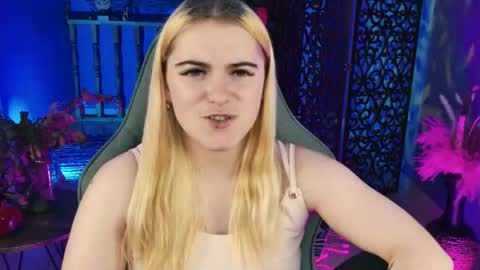 stef_nicks online show from October 11, 10:53 am