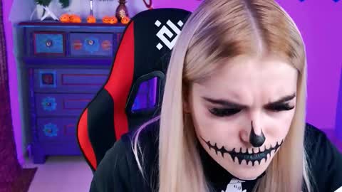 stef_nicks online show from October 30, 9:54 am