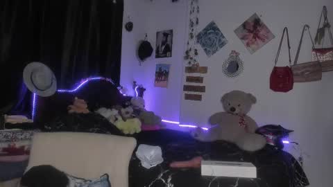 Im MiaIts my first day here  online show from February 27, 5:29 am