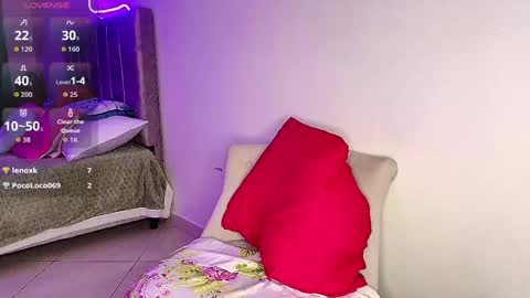 Im MiaIts my first day here  online show from May 14, 12:31 am