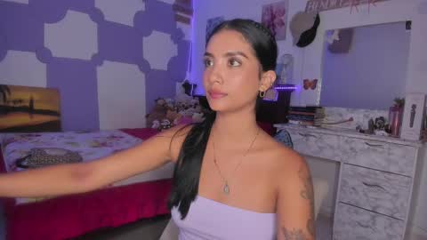 Im MiaIts my first day here  online show from March 2, 10:59 pm