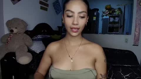 Im MiaIts my first day here  online show from September 27, 11:57 pm