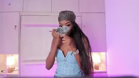 stefannyevans_ online show from March 7, 1:44 pm