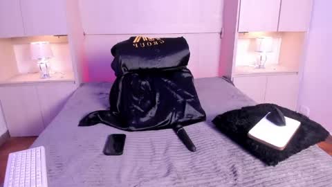 stefannyevans_ online show from June 3, 2:33 pm