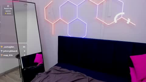 Stella online show from March 8, 2:04 am