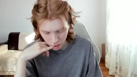 S T E L L A online show from April 17, 12:07 pm