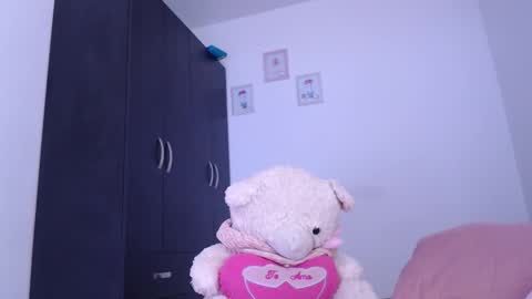 Snapshot of step_daughter_ chatting on October 27, 3:17 am MIA online show from October 27, 3:17 am