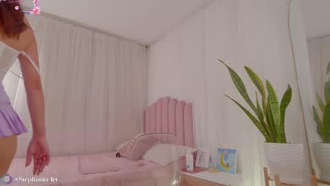 stephania_let online show from December 4, 5:45 pm