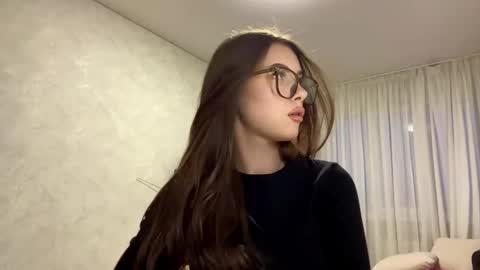 Stephani online show from April 14, 3:37 pm