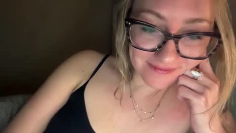 Snapshot of steviegirl4u chatting on February 1, 8:29 am StevieGirl4U online show from February 1, 8:29 am