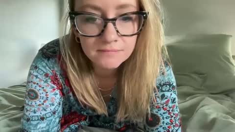 Snapshot of steviegirl4u chatting on February 4, 5:12 pm StevieGirl4U online show from February 4, 5:12 pm