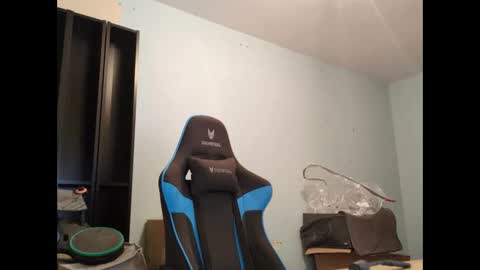 Snapshot of stickolive1 chatting on October 22, 8:32 pm stickolive1 online show from October 22, 8:32 pm