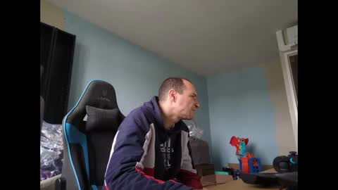 Snapshot of stickolive1 chatting on October 31, 9:10 am stickolive1 online show from October 31, 9:10 am