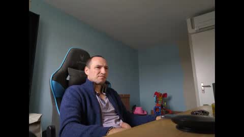 Snapshot of stickolive1 chatting on September 24, 10:44 am stickolive1 online show from September 24, 10:44 am