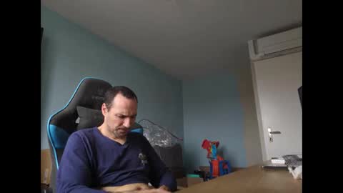 Snapshot of stickolive1 chatting on October 13, 11:45 am stickolive1 online show from October 13, 11:45 am