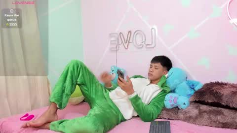 Bryan  Stiven online show from February 13, 12:57 am