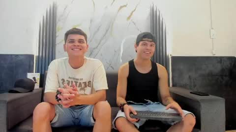 friends online show from May 4, 4:19 am