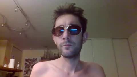 Snapshot of stmnog9477 chatting on October 26, 10:42 pm Julien9477 online show from October 26, 10:42 pm