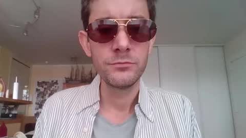 Snapshot of stmnog9477 chatting on October 22, 12:18 pm Julien9477 online show from October 22, 12:18 pm