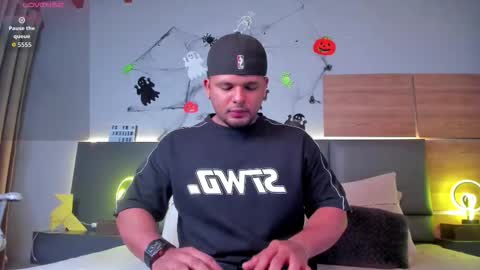 Stone Lee  online show from October 26, 7:20 am