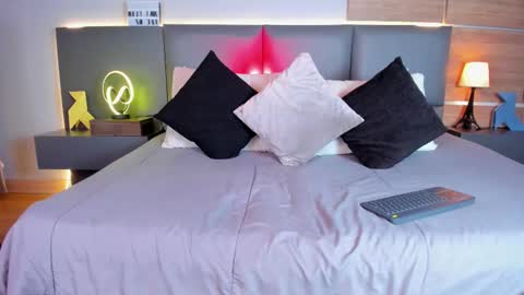 Stone Lee  online show from February 9, 6:33 am