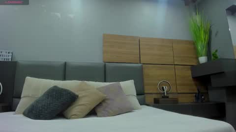 Stone Lee  online show from October 14, 6:38 am