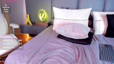 Stone Lee  online show from February 19, 1:50 pm