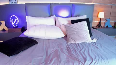 Stone Lee  online show from February 5, 11:23 am