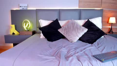 Stone Lee  online show from February 23, 6:49 am