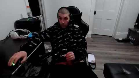 stonedpanda77 online show from May 16, 1:35 am