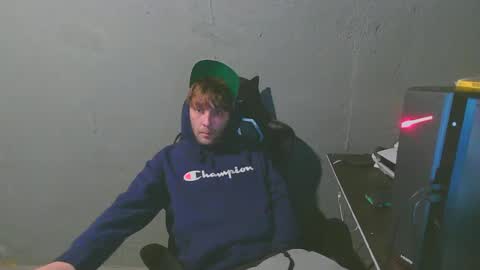 stonedpanda77 online show from February 2, 6:36 am