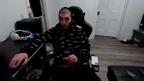 stonedpanda77 online show from May 16, 1:24 am