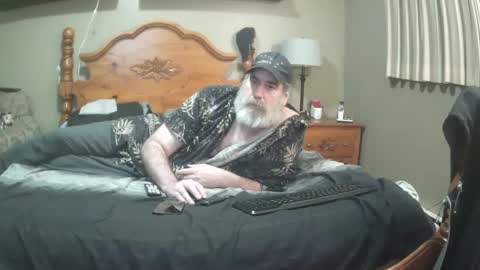 Snapshot of straightbear4you chatting on February 17, 3:36 am Straightbear4you online show from February 17, 3:36 am